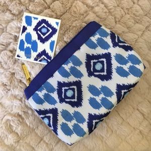 Estée Lauder makeup bag and mirror